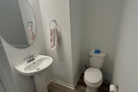 Townhouse in Greenacres, Florida 3 bedrooms № 1889102 - photo 11