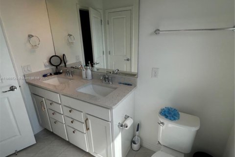 Townhouse in Greenacres, Florida 3 bedrooms № 1889102 - photo 21