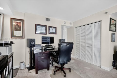 Copropriété à vendre à Miami Beach, Floride: 2 chambres, 126.35 m2 № 1924572 - photo 18