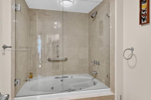 Copropriété à vendre à Miami Beach, Floride: 2 chambres, 126.35 m2 № 1924572 - photo 16