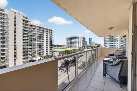 Copropriété à vendre à Miami Beach, Floride: 2 chambres, 126.35 m2 № 1924572 - photo 22