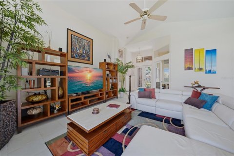 House in Punta Gorda, Florida 3 bedrooms, 255.3 sq.m. № 2101154 - photo 11