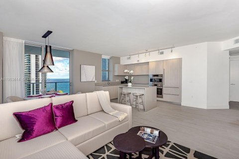 Condominio en venta en Hollywood, Florida, 2 dormitorios, 99.87 m2 № 2054744 - foto 4