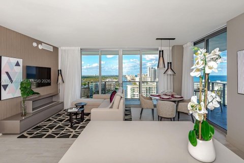 Condominio en Hollywood, Florida, 2 dormitorios  № 2054744