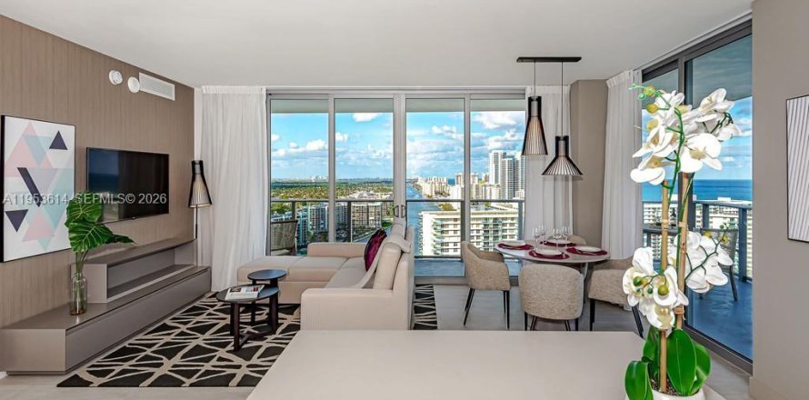 Condominio en Hollywood, Florida, 2 dormitorios  № 2054744