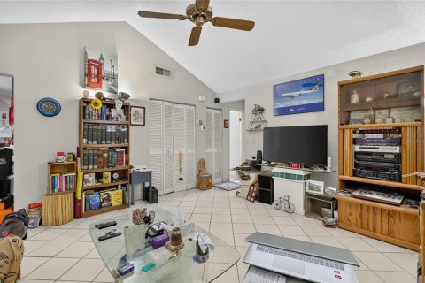 House in Safety Harbor, Florida 2 bedrooms, 91.04 sq.m. № 2204726 - photo 9