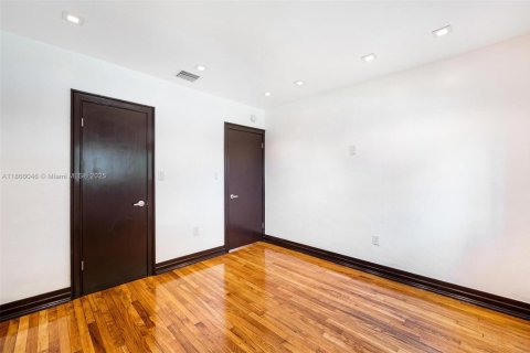 Casa en venta en Virginia Gardens, Florida, 2 dormitorios, 77.39 m2 № 1897447 - foto 26