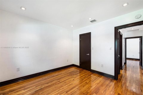 Casa en venta en Virginia Gardens, Florida, 2 dormitorios, 77.39 m2 № 1897447 - foto 28