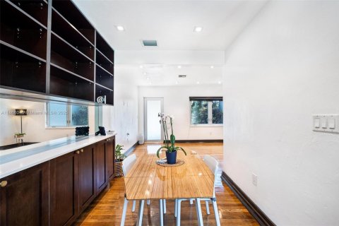 Casa en venta en Virginia Gardens, Florida, 2 dormitorios, 77.39 m2 № 1897447 - foto 15