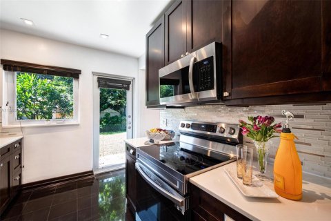 Casa en venta en Virginia Gardens, Florida, 2 dormitorios, 77.39 m2 № 1897447 - foto 10