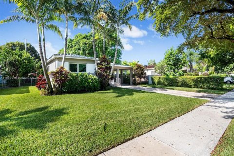 Casa en venta en Virginia Gardens, Florida, 2 dormitorios, 77.39 m2 № 1897447 - foto 3