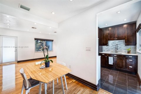 Casa en venta en Virginia Gardens, Florida, 2 dormitorios, 77.39 m2 № 1897447 - foto 13