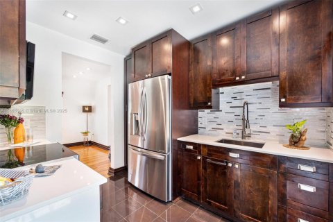 Casa en venta en Virginia Gardens, Florida, 2 dormitorios, 77.39 m2 № 1897447 - foto 11