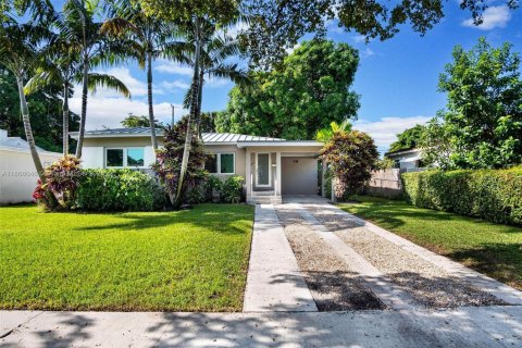 Casa en venta en Virginia Gardens, Florida, 2 dormitorios, 77.39 m2 № 1897447 - foto 2