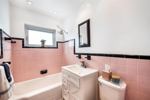 Casa en venta en Virginia Gardens, Florida, 2 dormitorios, 77.39 m2 № 1897447 - foto 30