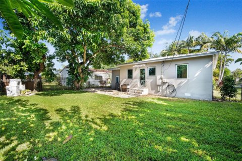 Casa en venta en Virginia Gardens, Florida, 2 dormitorios, 77.39 m2 № 1897447 - foto 8