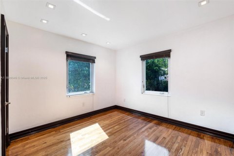 Casa en venta en Virginia Gardens, Florida, 2 dormitorios, 77.39 m2 № 1897447 - foto 22