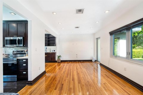 Casa en venta en Virginia Gardens, Florida, 2 dormitorios, 77.39 m2 № 1897447 - foto 21