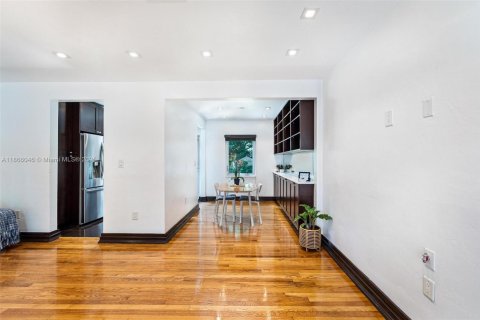 Casa en venta en Virginia Gardens, Florida, 2 dormitorios, 77.39 m2 № 1897447 - foto 16