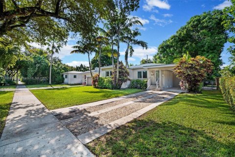 Casa en venta en Virginia Gardens, Florida, 2 dormitorios, 77.39 m2 № 1897447 - foto 1