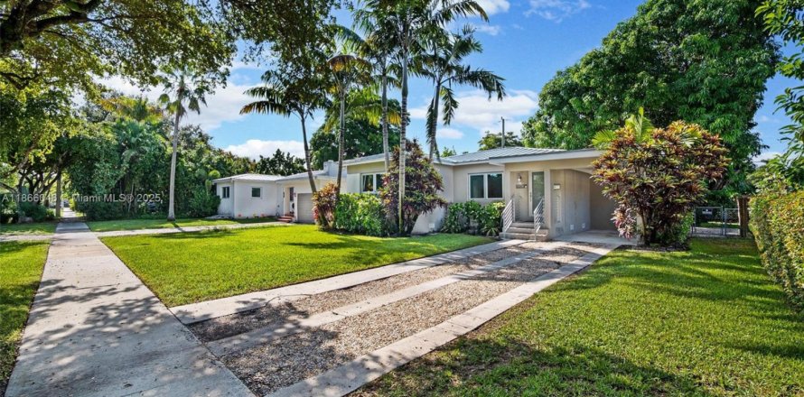 Casa en Virginia Gardens, Florida 2 dormitorios, 77.39 m2 № 1897447