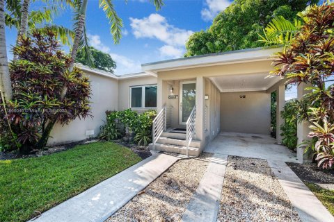 Casa en venta en Virginia Gardens, Florida, 2 dormitorios, 77.39 m2 № 1897447 - foto 5