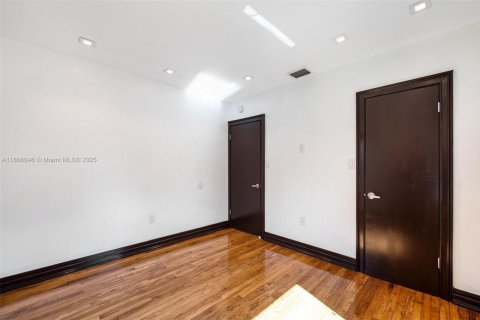 Casa en venta en Virginia Gardens, Florida, 2 dormitorios, 77.39 m2 № 1897447 - foto 29