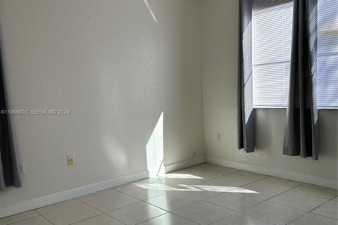 Condominio en alquiler en Hialeah, Florida, 2 dormitorios, 89.84 m2 № 2010834 - foto 6