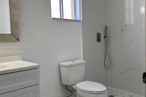 Condominio en alquiler en Hialeah, Florida, 2 dormitorios, 89.84 m2 № 2010834 - foto 9