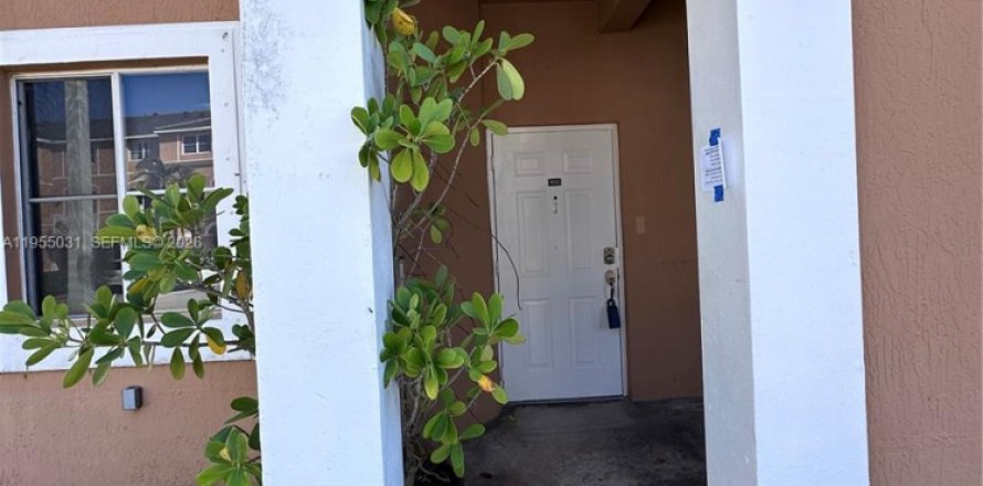 Condominio en Hialeah, Florida, 2 dormitorios  № 2010834