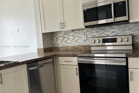 Condominio en alquiler en Hialeah, Florida, 2 dormitorios, 89.84 m2 № 2010834 - foto 4