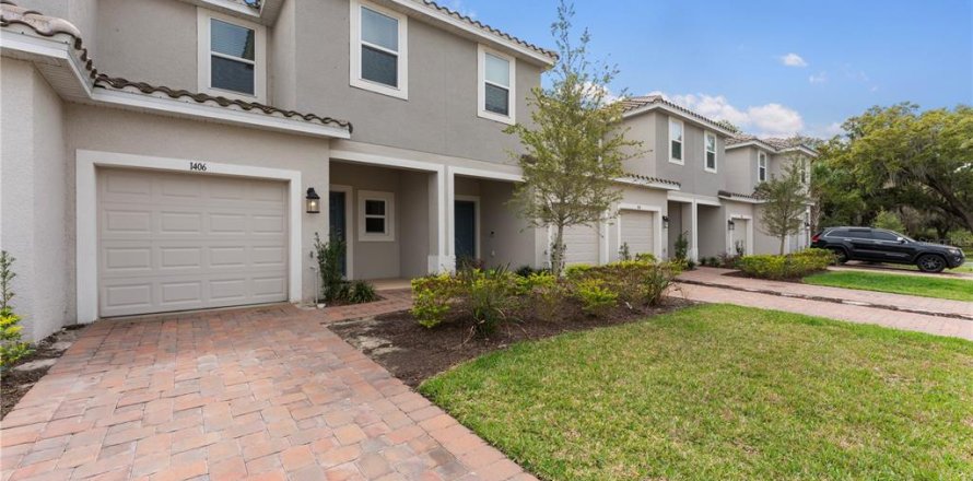 Adosado en Kissimmee, Florida 3 dormitorios, 126.81 m2 № 2106155