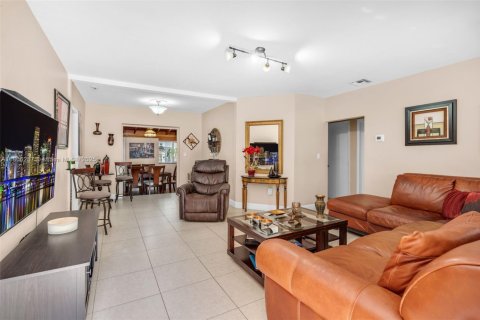 Купить виллу или дом в Майами, Флорида 1 комната, 151.9м2, № 1960205 - фото 6