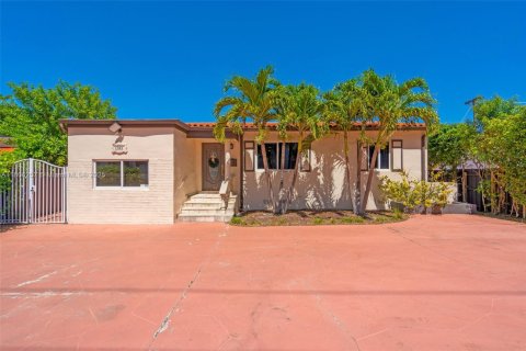 Купить виллу или дом в Майами, Флорида 1 комната, 151.9м2, № 1960205 - фото 3