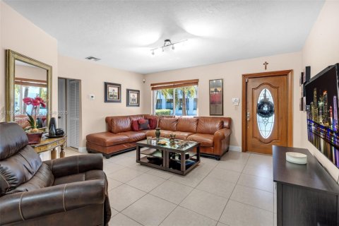 Купить виллу или дом в Майами, Флорида 1 комната, 151.9м2, № 1960205 - фото 7