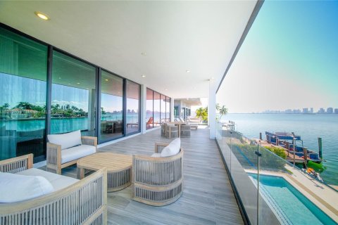 Villa ou maison à vendre à North Bay Village, Floride: 6 chambres, 436.92 m2 № 2017044 - photo 16