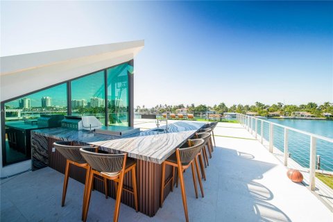 Villa ou maison à vendre à North Bay Village, Floride: 6 chambres, 436.92 m2 № 2017044 - photo 26