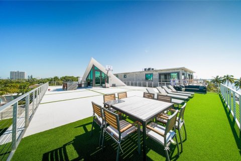 Villa ou maison à vendre à North Bay Village, Floride: 6 chambres, 436.92 m2 № 2017044 - photo 25