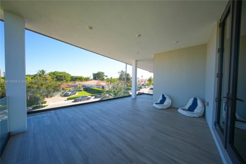 Villa ou maison à vendre à North Bay Village, Floride: 6 chambres, 436.92 m2 № 2017044 - photo 21