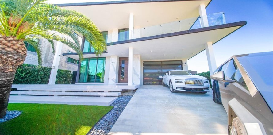 Villa ou maison à North Bay Village, Floride 6 chambres, 436.92 m2 № 2017044