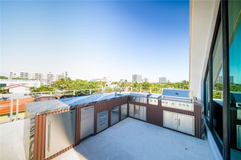 Villa ou maison à vendre à North Bay Village, Floride: 6 chambres, 436.92 m2 № 2017044 - photo 28