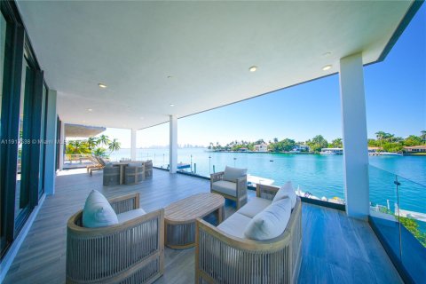 Villa ou maison à vendre à North Bay Village, Floride: 6 chambres, 436.92 m2 № 2017044 - photo 15