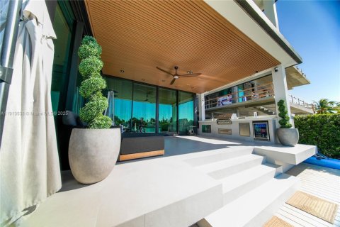 Villa ou maison à vendre à North Bay Village, Floride: 6 chambres, 436.92 m2 № 2017044 - photo 30