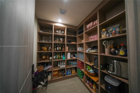Villa ou maison à vendre à North Bay Village, Floride: 6 chambres, 436.92 m2 № 2017044 - photo 24