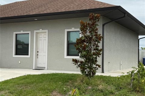 Appartement à louer à North Port, Floride: 2 chambres, 92.9 m2 № 2211855 - photo 2