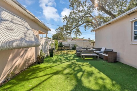 House in Hallandale Beach, Florida 4 bedrooms, 157.93 sq.m. № 2003584 - photo 23