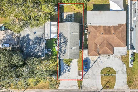 House in Hallandale Beach, Florida 4 bedrooms, 157.93 sq.m. № 2003584