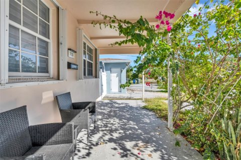 House in Hallandale Beach, Florida 4 bedrooms, 157.93 sq.m. № 2003584 - photo 3