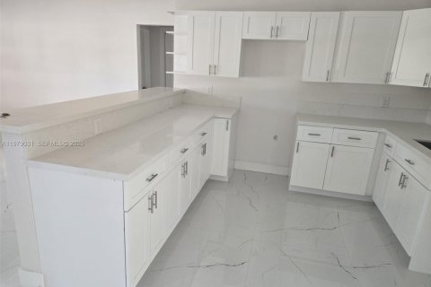 Купить коммерческую недвижимость в Майами, Флорида 210.89м2, № 2048510 - фото 3