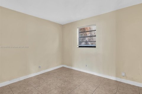 Casa en alquiler en Davie, Florida, 3 dormitorios, 91.51 m2 № 1962768 - foto 17